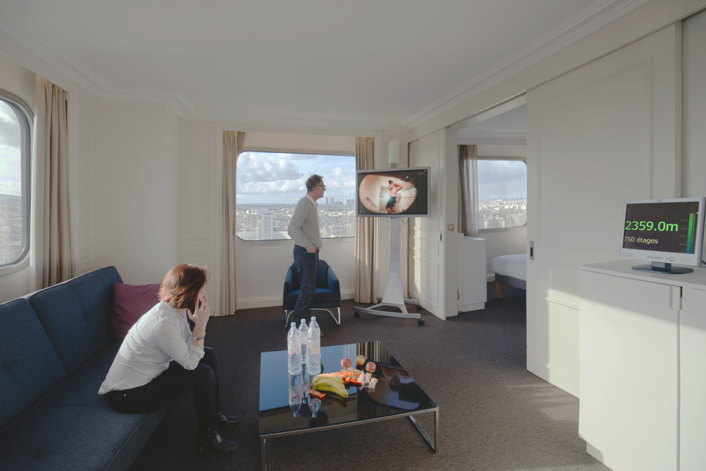 City Summits Novotel Tour Eiffel // Bertrand Planes et Emilie Mazeaud Performance 27-28 février 2017 Proposition de Camille de Bayser et Laurent Boudier